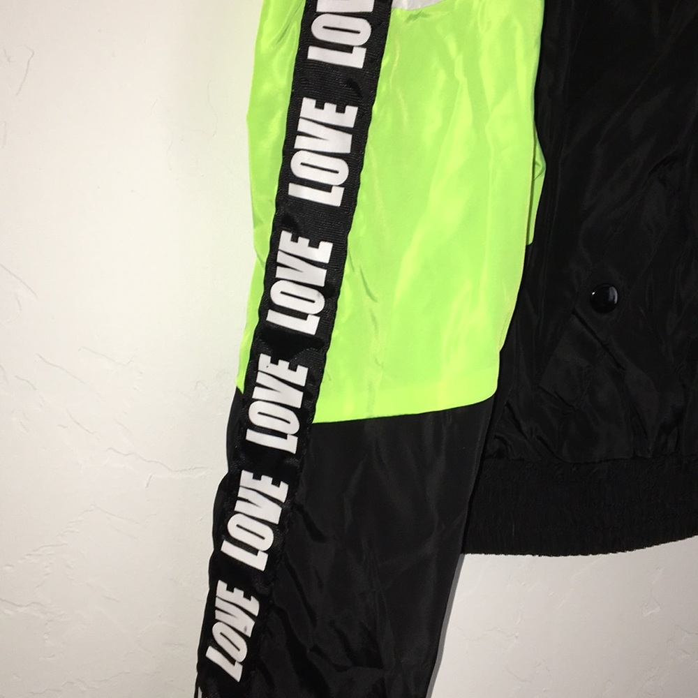 Cropped windbreaker - Picture 3 of 7